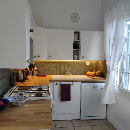 Sandilia Les Loriots Apartment